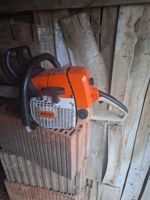Vând drujbă stihl 044