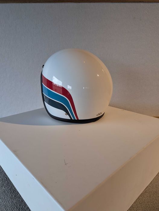 Cască moto DMD Artemis, model retro, alb cu dungi roșu/albastru, mărime M