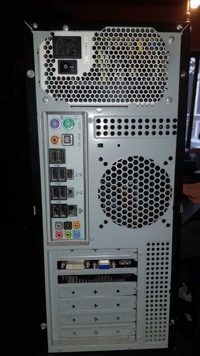 Компютър настолен