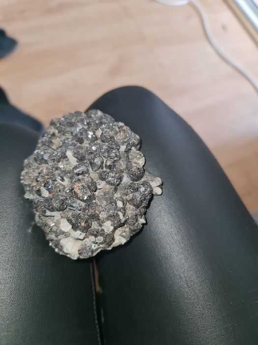 Скъпоценни и полускъпоценни камъчета.