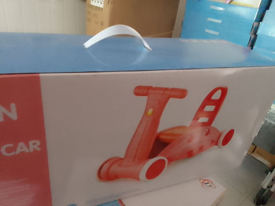 Дедтскый стол .авто каляска.дедтскый нгравой магина.хоаданок .гаршок.