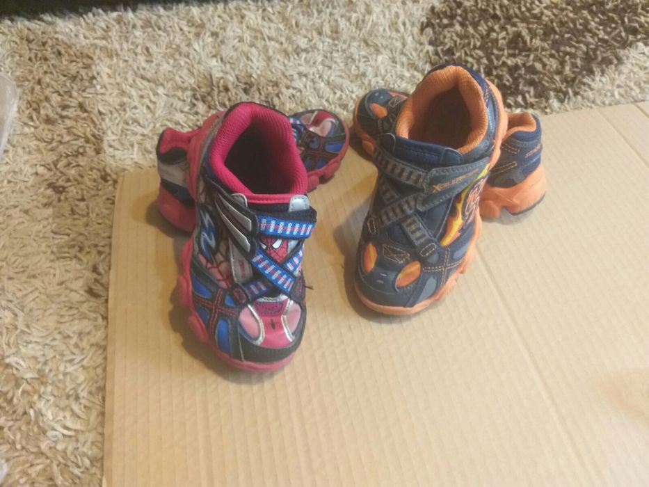 Кецове,ботуши,маратонки и черни обувки