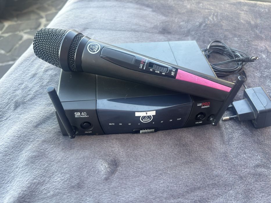 Microfon Akg flexx Pro cu 3 frecvente