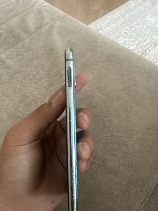 Samsung S10e.