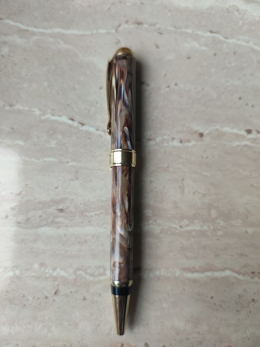 Pix de lux Nazareno Gabrielli – model elegant, textură marmorată