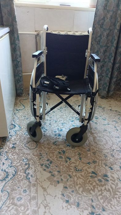 Продам инвалидную коляску