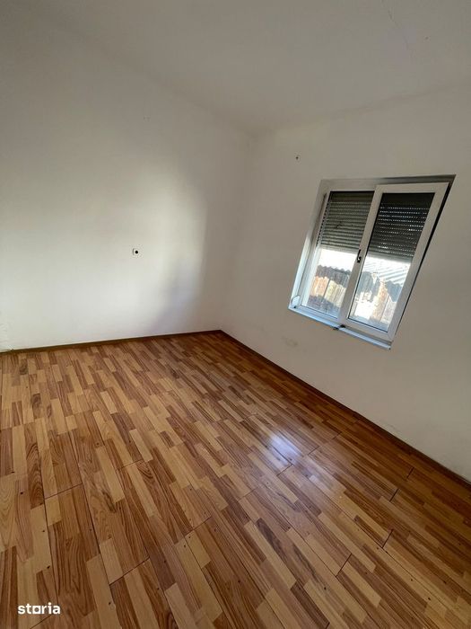 Vand casa caramida,str.Oituz,vis a vis de Salvare si Spital