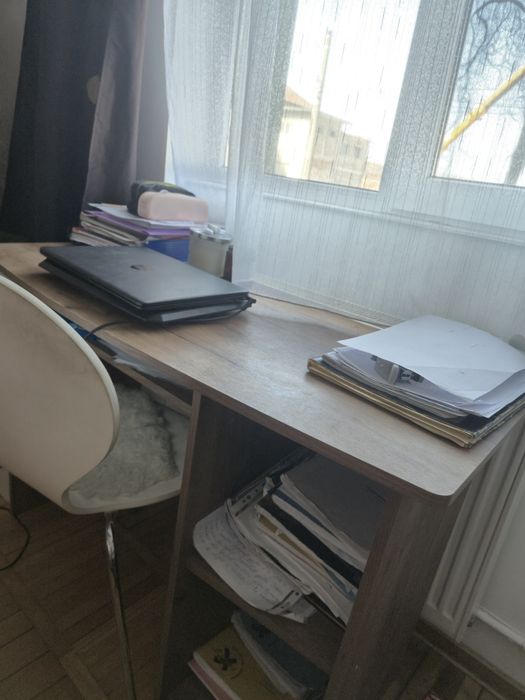 Vând birou+scaun+biblioteca