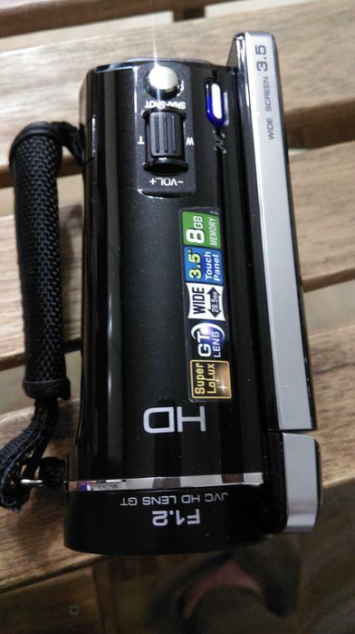 Vand cameră video JVC model GZ-HM845 Full HD 1920×1080
