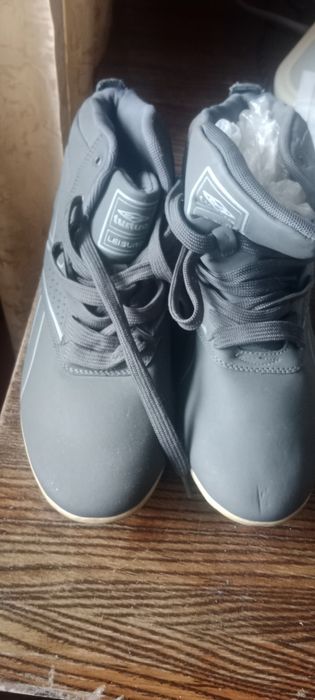 Сезонные сапоги и кроссовки