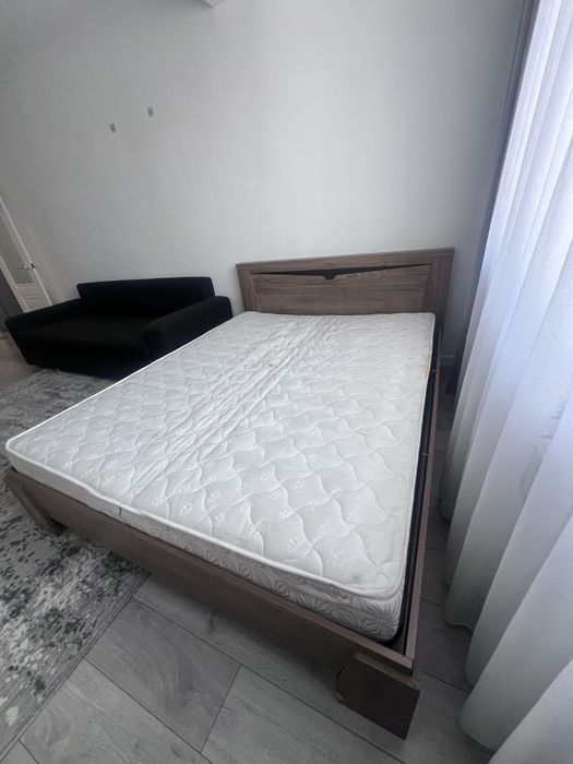 Двуспальная кровать