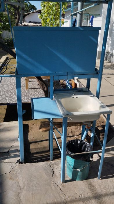 Продам ёмкость с умывальникам