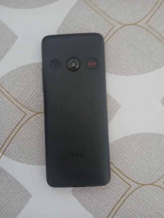 Vând telefoane nou la cutie