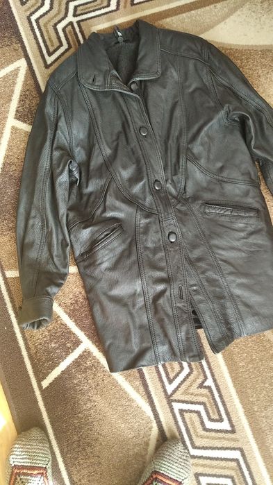 Продавам употребявана дамска шуба,яке от естествена телешка кожа