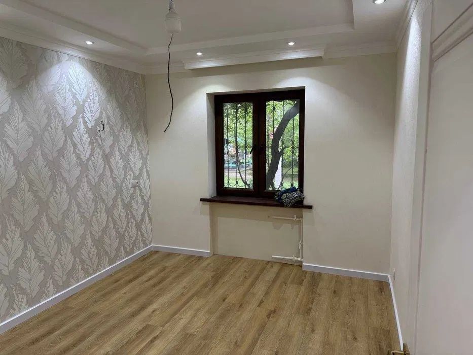 Продам квартиру Срочно 5/1/5 Есть дворик