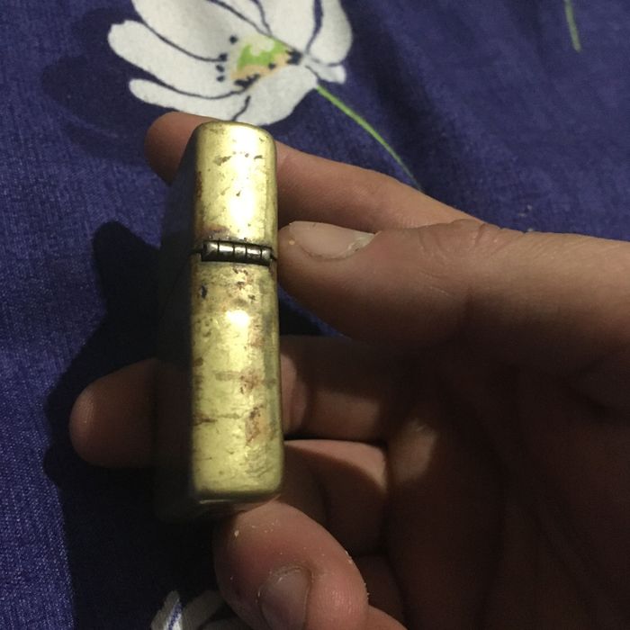 Se vinde in special pentru colecționari zippo gold, bradford,Pa. 12, j