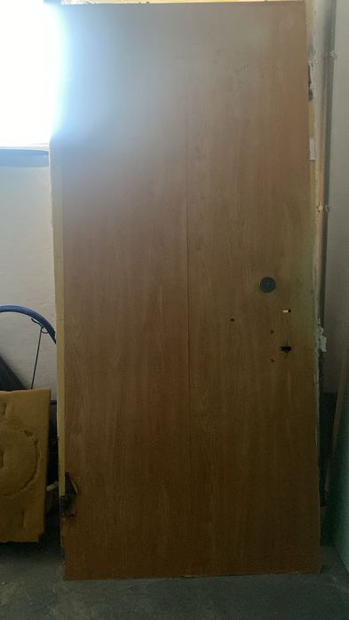 Дверь входной металически