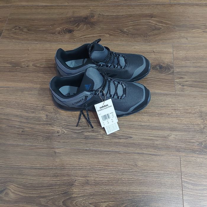 Vând bocanci noi Timberland & HH