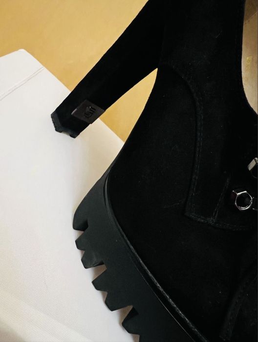 Туфли на каблуках