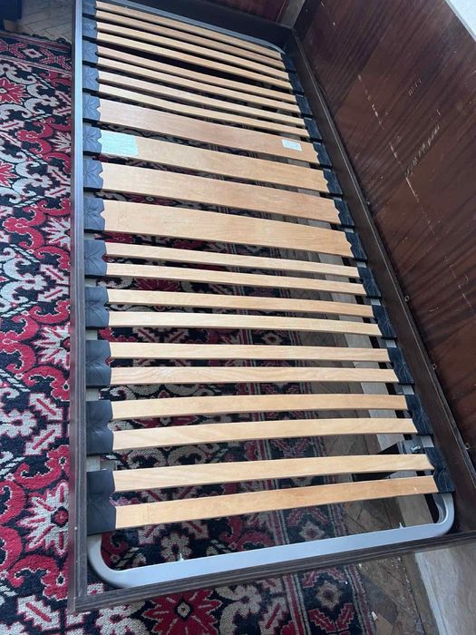 Единични легла с подматрачна рамка