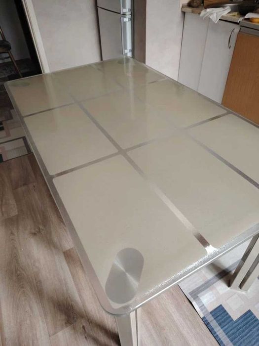 Стол кухонный стеклянный