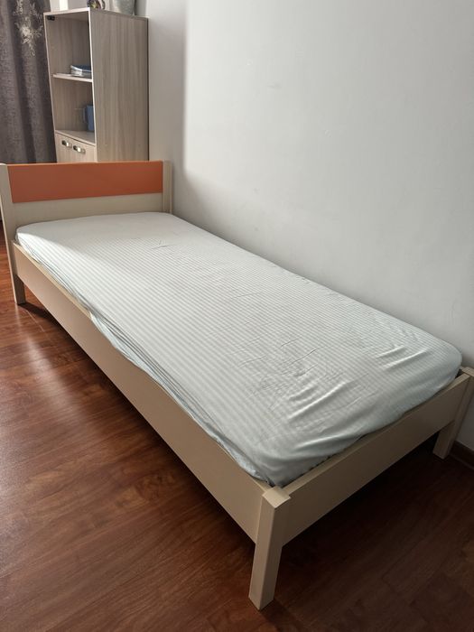 продаю две кровати,одна стоит 45.000