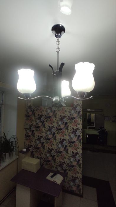 Продам отличные люстры