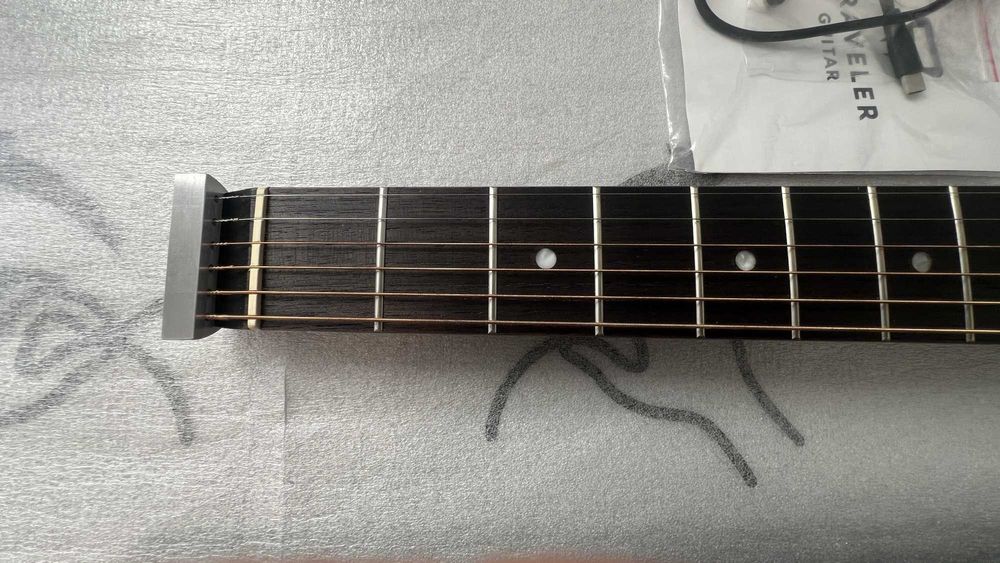 Травъл китара и усилвател като нови Travel guitar