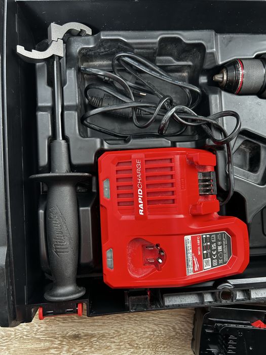 Професионален ударен бормашина винтоверт Milwaukee M18 FPD3 (Комплект с батерия 5.5 Ah High Output и бързо зарядно) 2025г.