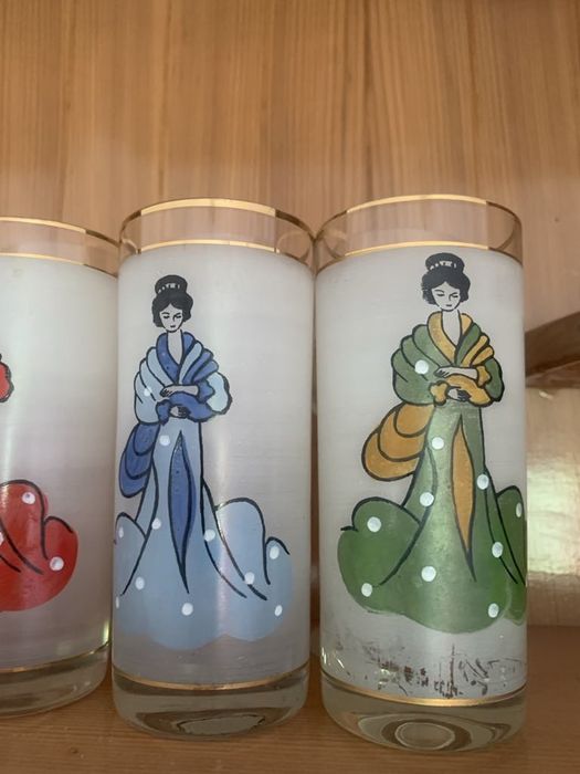 Стъклени чаши от Соца