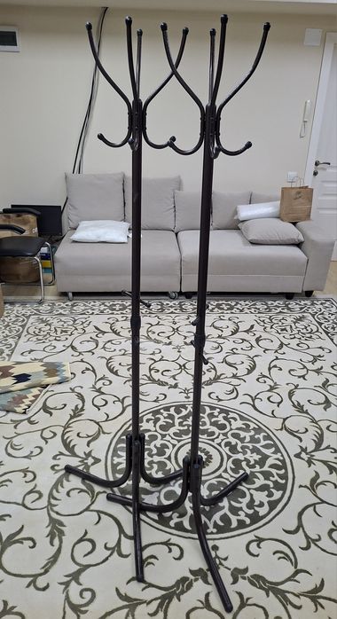 Вешалки для вещей. Тринога