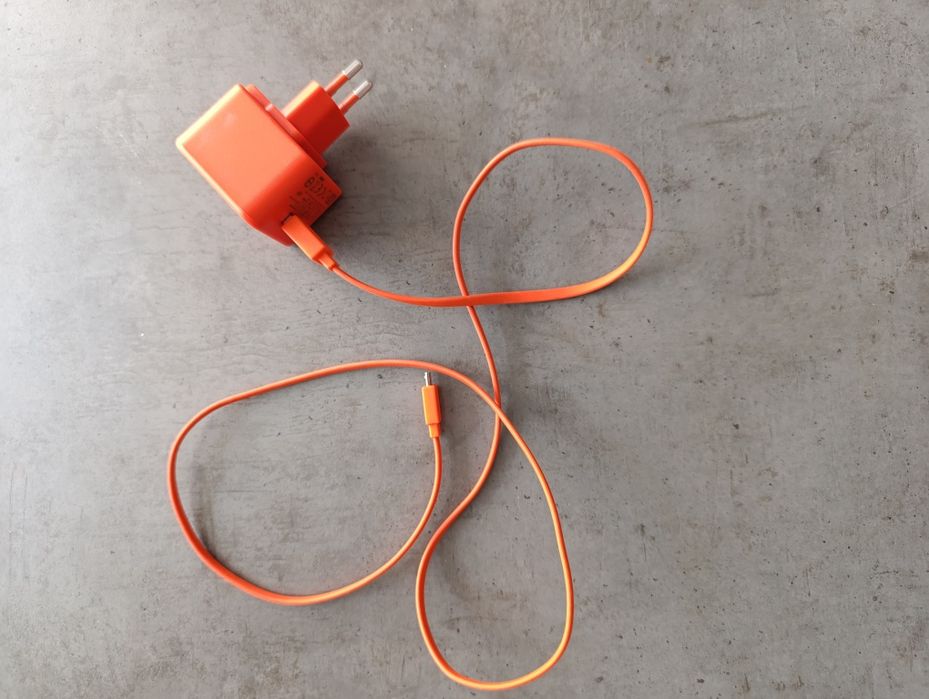 Продаётся колонка JBL charge 3