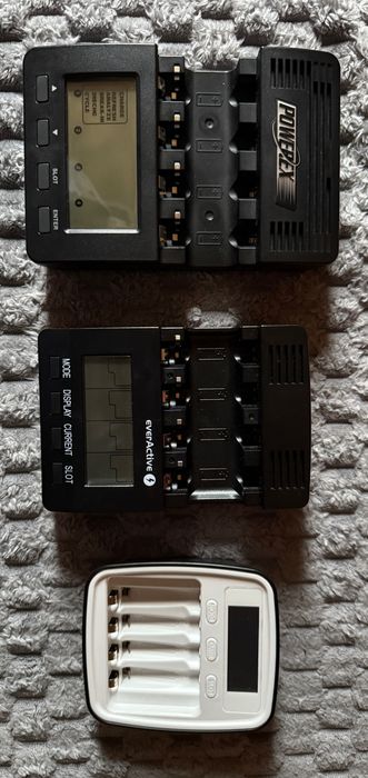 Incarcator profesional cu analiza pt acumulatori NiMh NiCd AAA sau AA