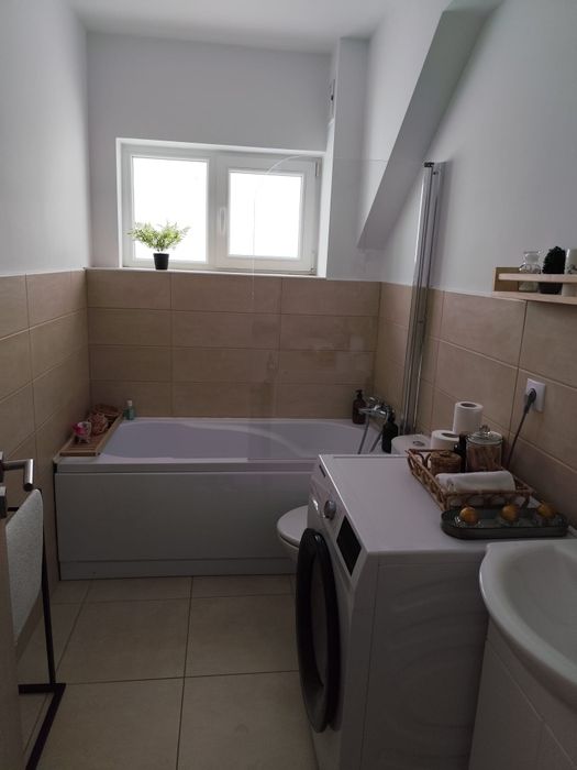 Inchiriez apartament