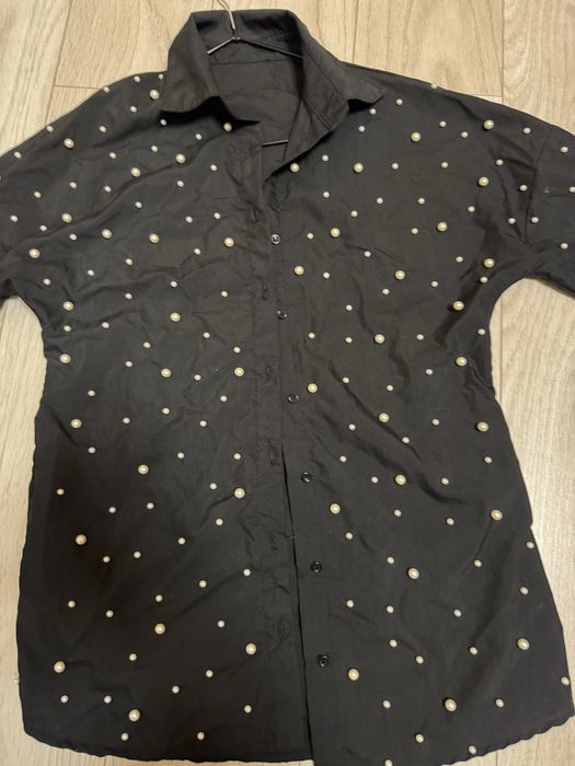 Дамска черна риза с перлени топчета М размер