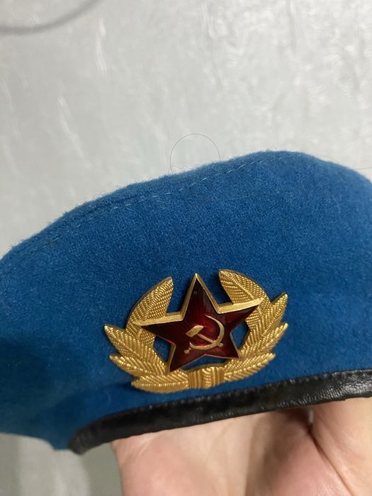 Значок Советской Армии с беретом