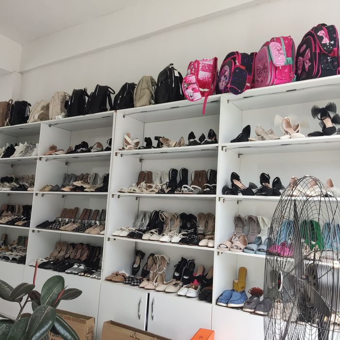 Srochniy Vitrina shkaf chiroqlari bn birga