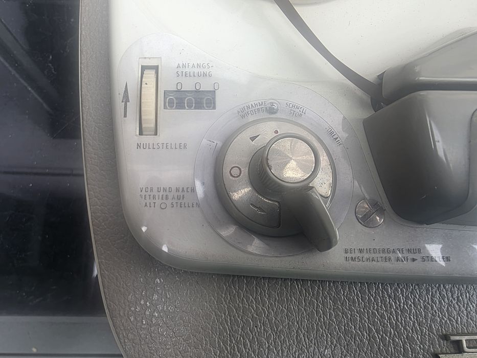 Vand magnetofon marca Grundig