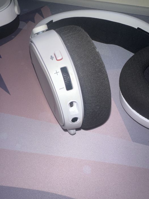 Vand casti steelseries