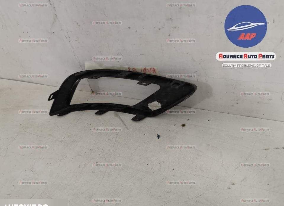 Ауди Q8 / Audi Q8 Оригинална дясна решетка за фар