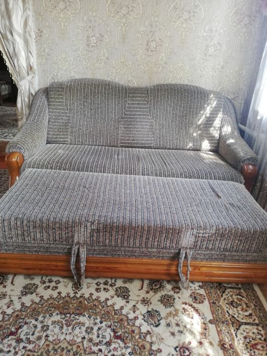 Продам с доставкой диван с креслом
