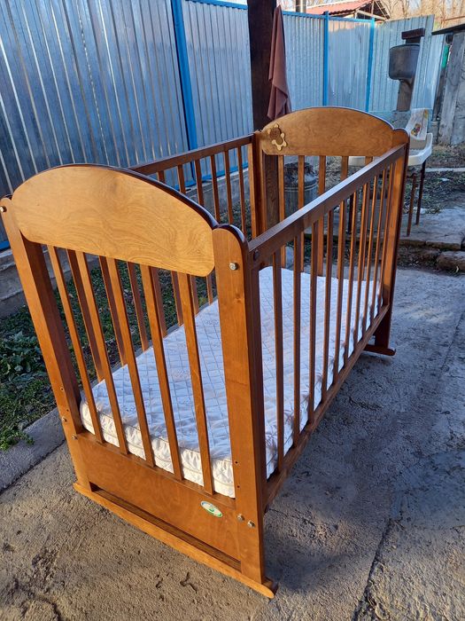 Детская кровать  с маятником