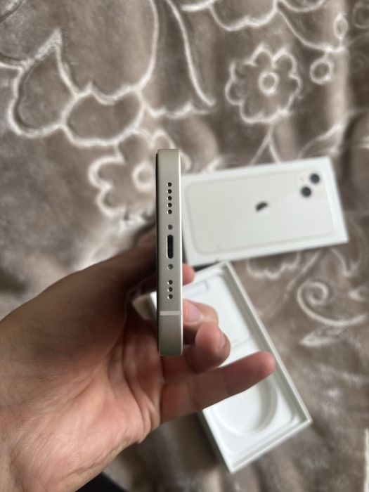 Продам айфон 13, 128 гб белый