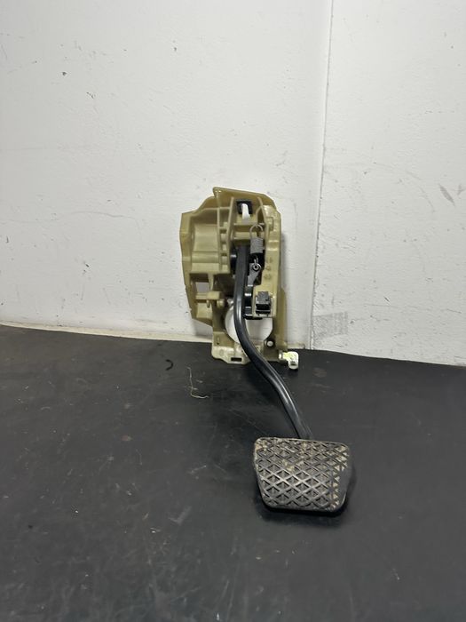 Pedala frana BMW Seria 5 E60 E61 525d 530d 535d 6759944