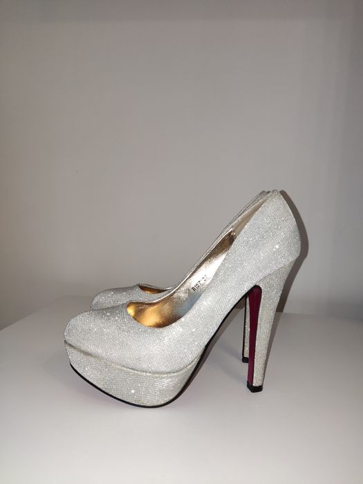 Pantofi argintii