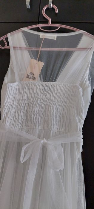 Бяла официална рокля от тюл