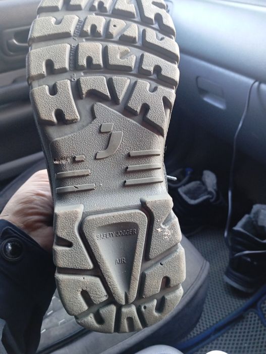 Продам спецобувь, почти новые