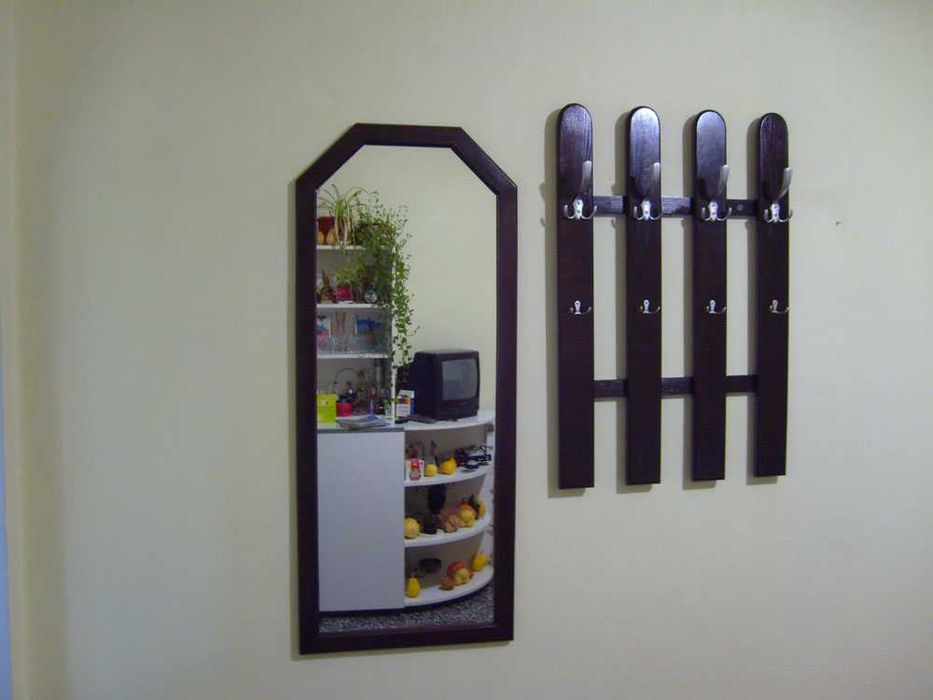 Портманта - закачалки и огледала от масив.