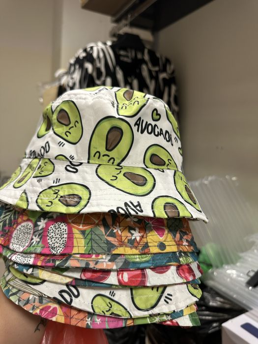 Шапки с козирка и идиотки марки НА ЕДРО