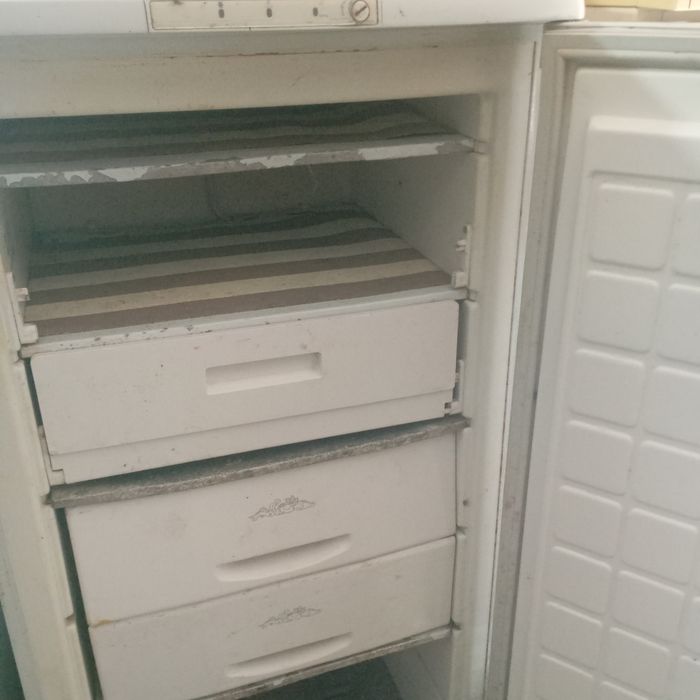 морозильник вертикальный Бирюса